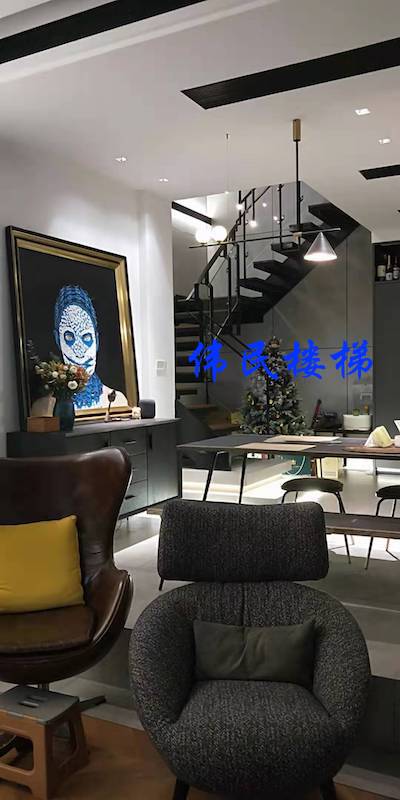見過這么質感的旋轉鋼架樓梯嗎