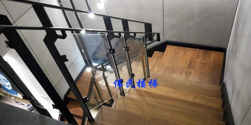 見過這么質感的旋轉鋼架樓梯嗎