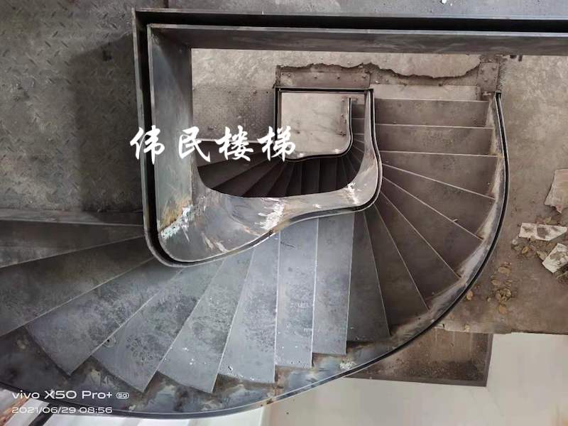 杭州新華園異形玻璃槽旋轉樓梯工程