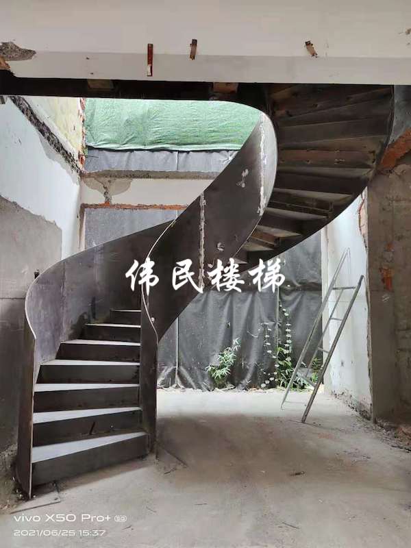 杭州旋轉樓梯讓月桂花園更漂亮 