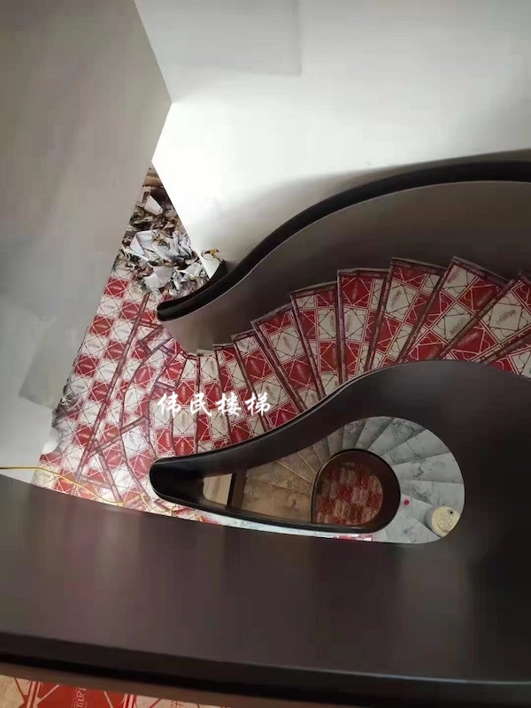 杭州鋼架樓梯中柱式和板式的哪種更好呢？